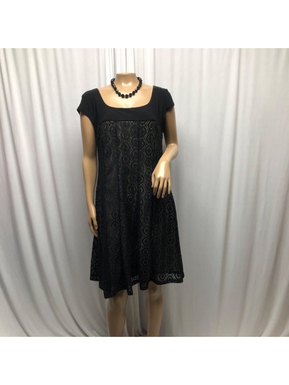 Madison Leigh Dress Womens Size 12 Black Lace Beige Lining A-Line Cap Sleeve